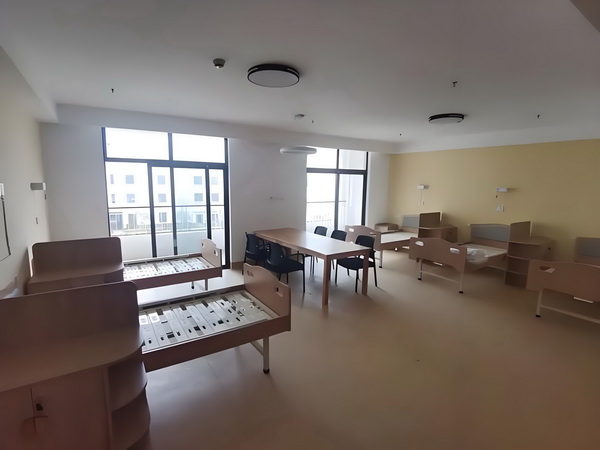 记者：阿代米赛后在更衣室和大家说了很抱歉，他很难过