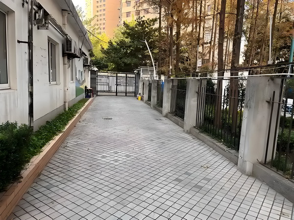 外地可以把户口迁入深圳吗_冯骥荐电影南京照相馆：没有抒情只有血的事实 网微维码信二创业扫描